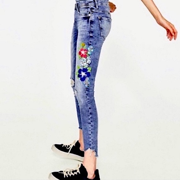 ZARA Jeans TRAFALUC DENIMWEAR Boho Floral Embroidered Blue Green Red Pink Size 4 - Picture 4 of 10
